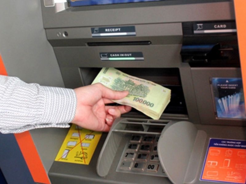Cách rút tiền ở cây ATM
